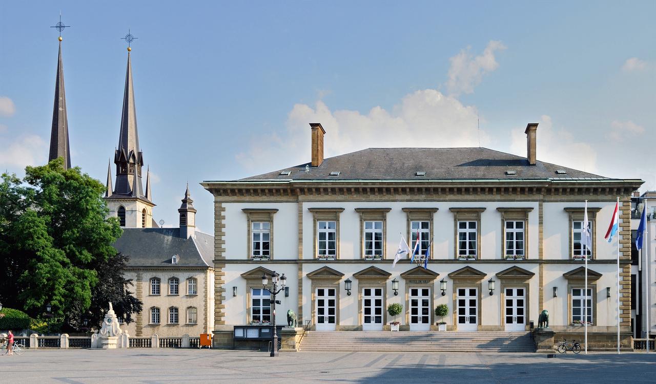 Hôtel de ville, Place Guillaume II
